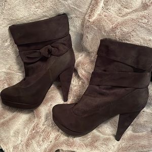 Twisted slip in and step out booties
